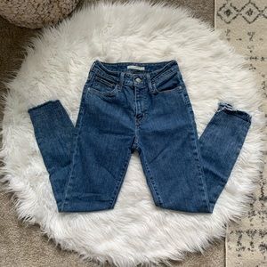High-Rise Skinny Levi’s Jeans